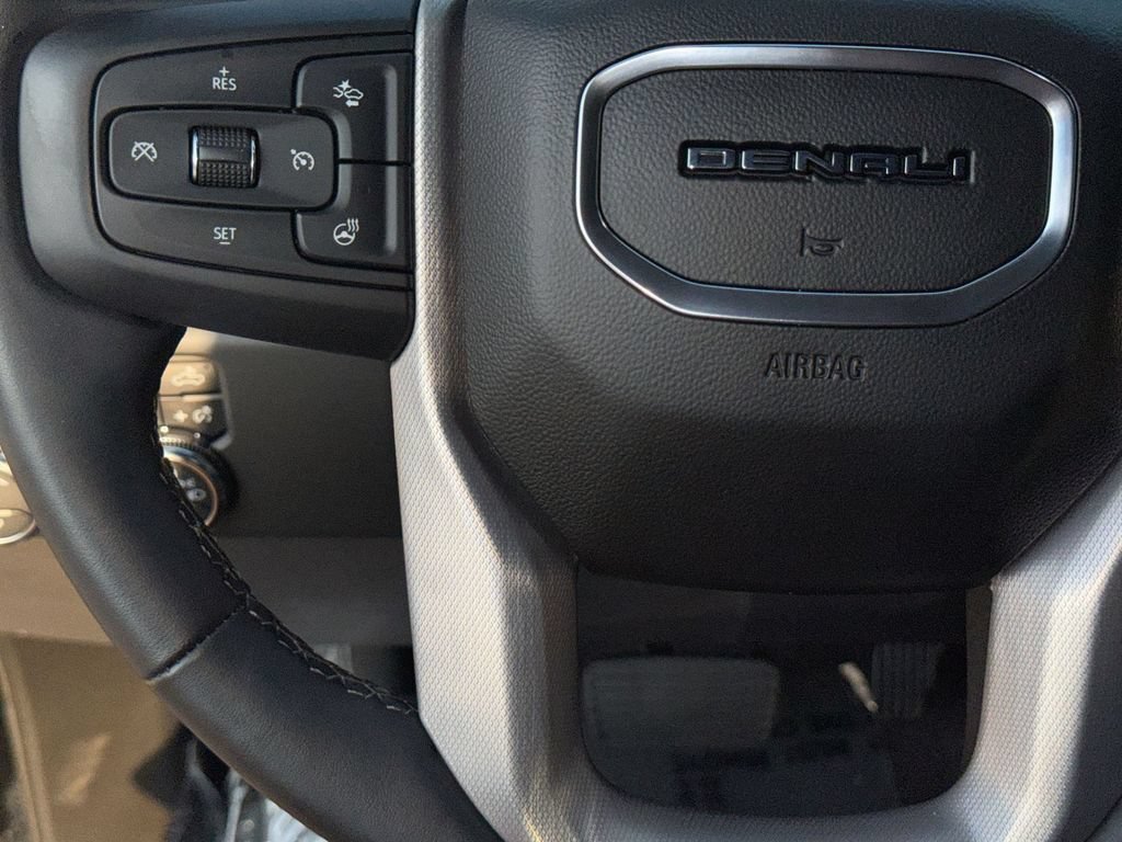Used 2023 GMC Sierra 1500 Denali w/ Technology Package AWD/4WD image 17