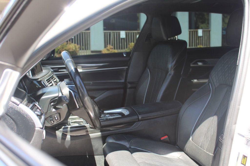 Used 2018 BMW 750i image 13