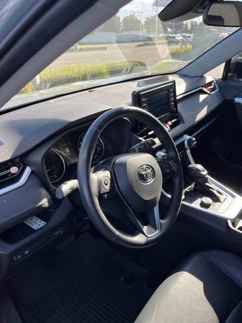 Used 2021 Toyota RAV4 XLE Premium AWD/4WD image 14