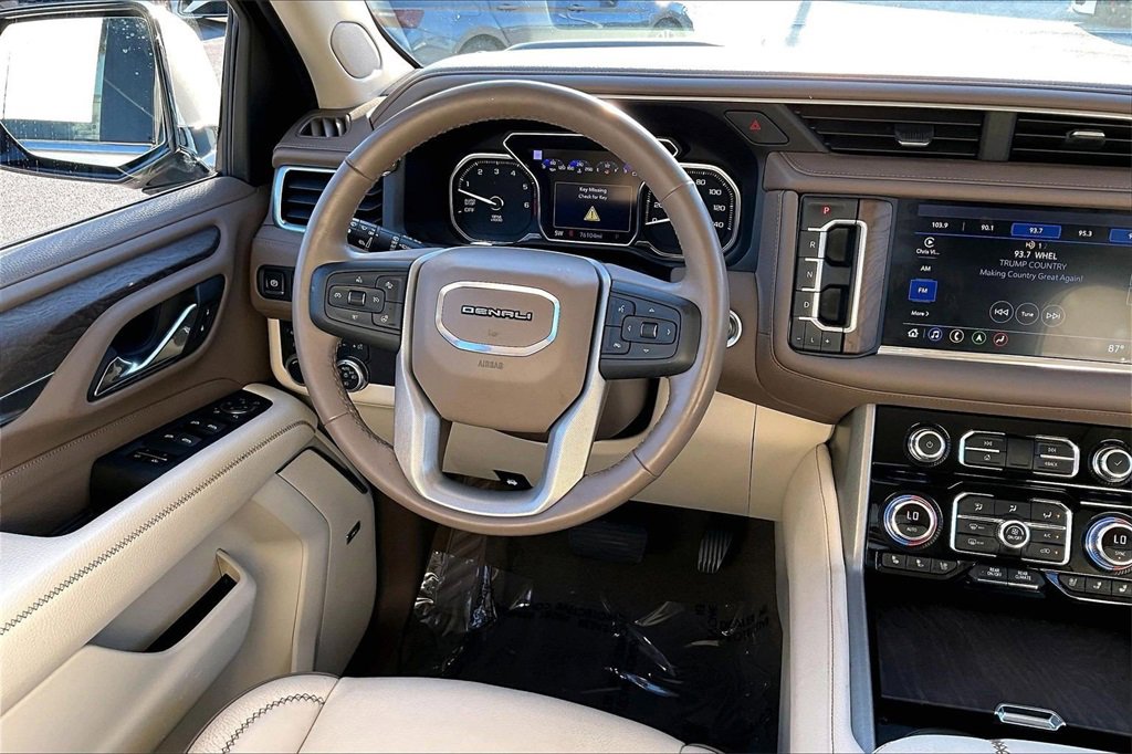 Used 2021 GMC Yukon Denali w/ Denali Premium Package image 18