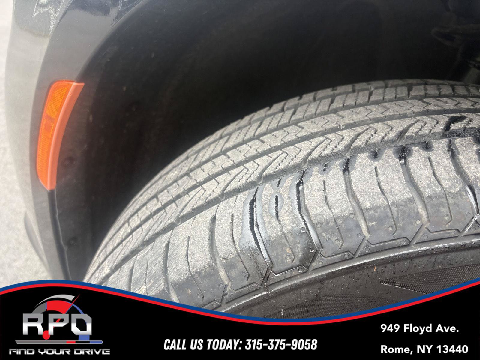 Used 2024 Chrysler Pacifica Touring-L FWD image 11