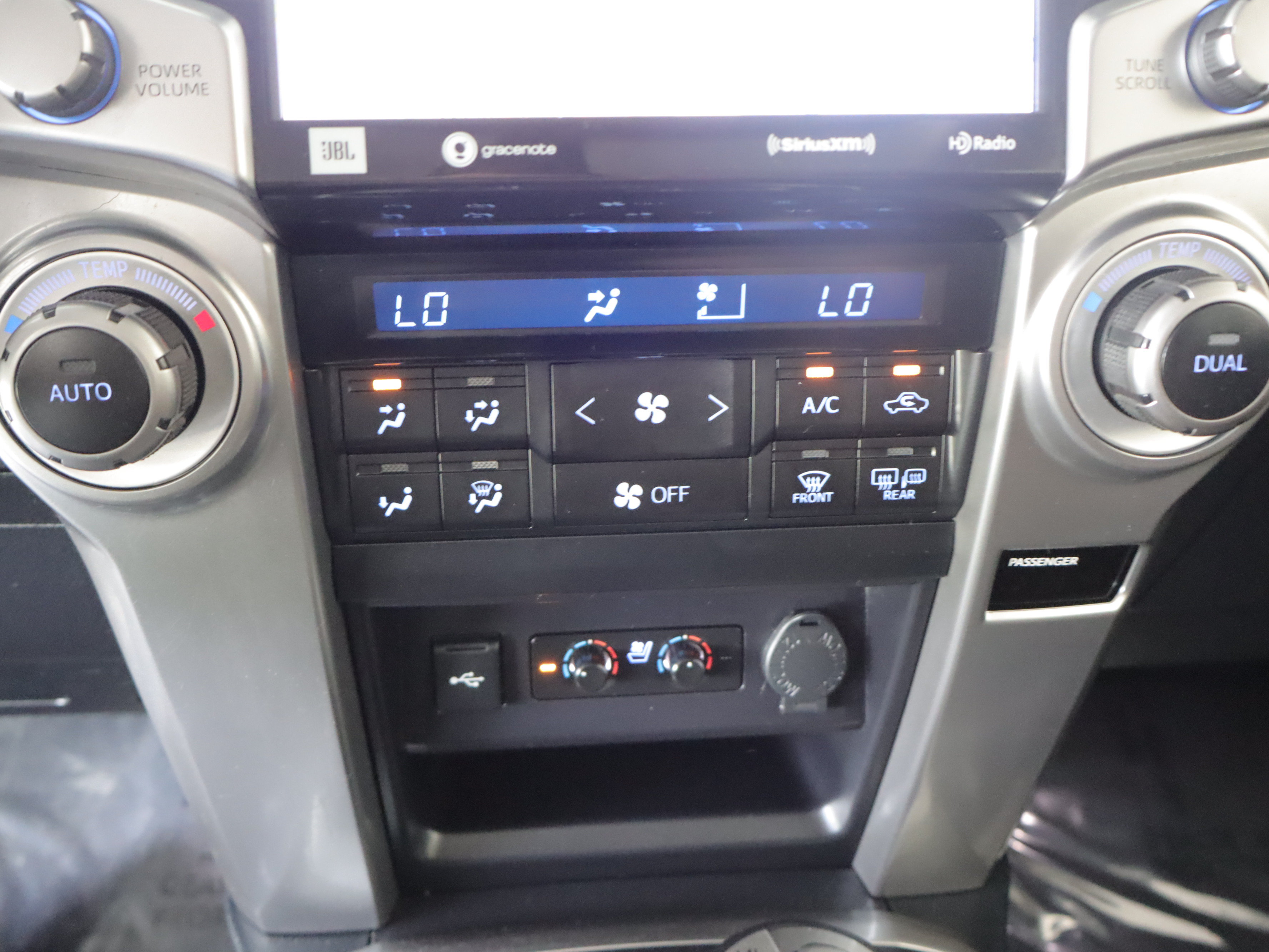 Used 2023 Toyota 4Runner Limited AWD/4WD image 18