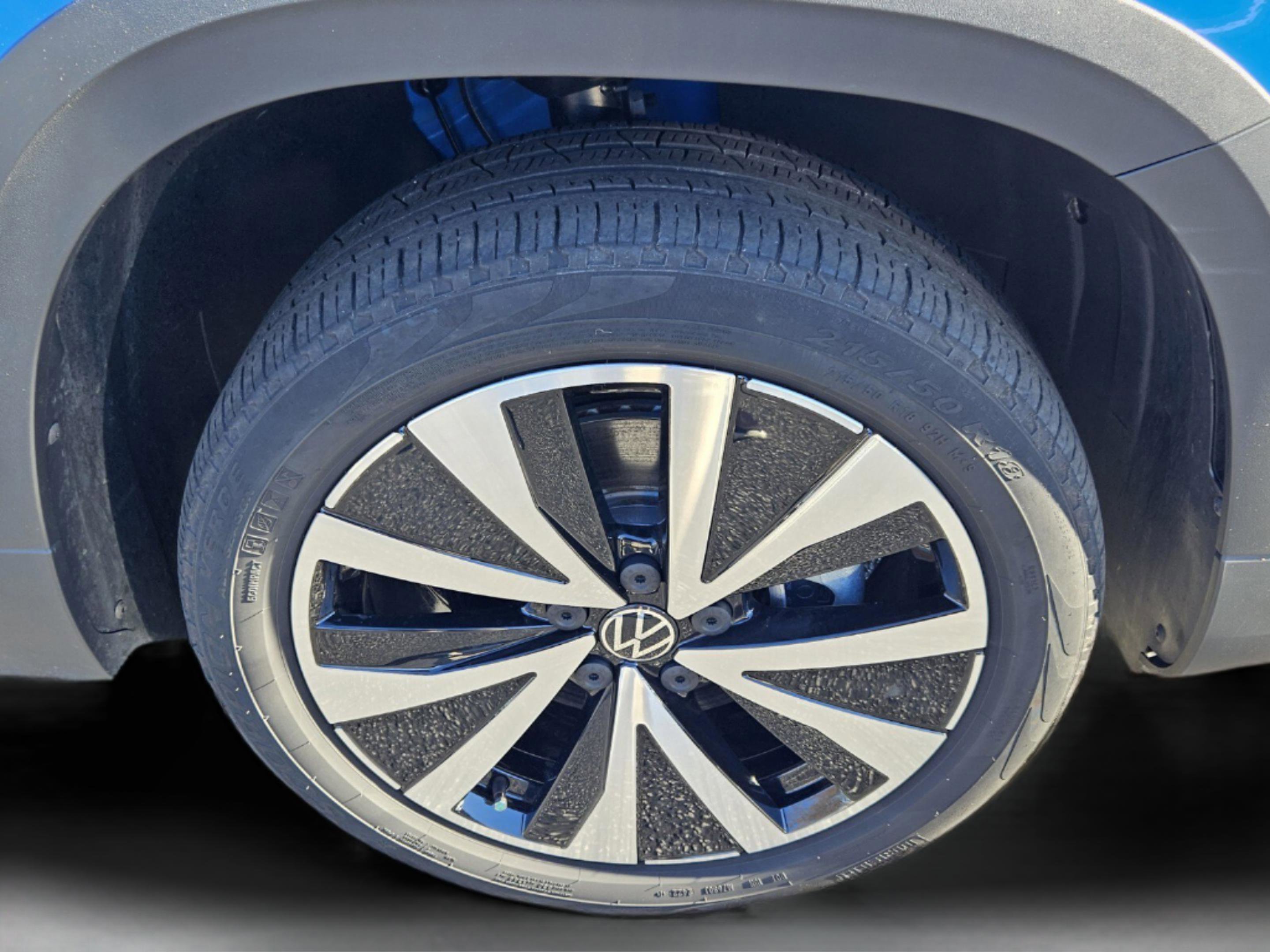 Used 2022 Volkswagen Taos SE w/ Panoramic Sunroof Package image 9