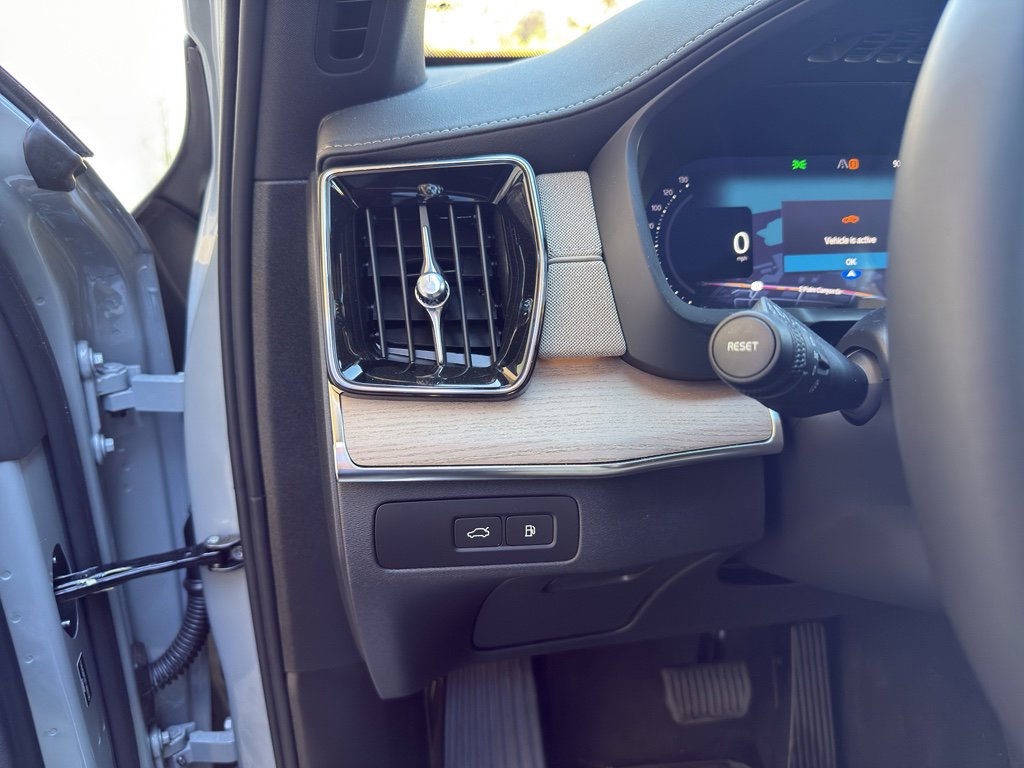 New 2026 Volvo XC90 T8 Plus w/ Protection Package Premier image 4