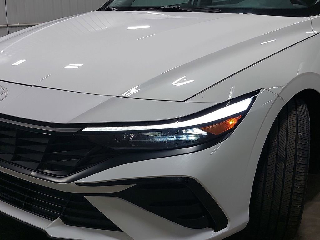 Certified 2025 Hyundai Elantra SEL image 32