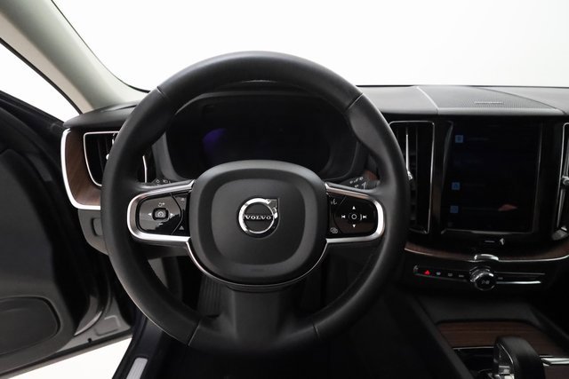 Used 2024 Volvo XC60 B5 Plus image 12