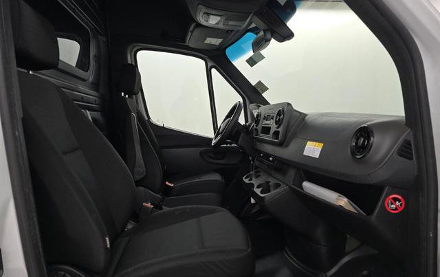 Used 2022 Mercedes-Benz Sprinter 2500 image 6