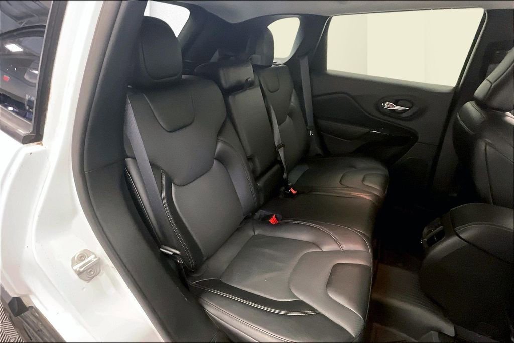 Used 2023 Jeep Cherokee Altitude Lux image 17