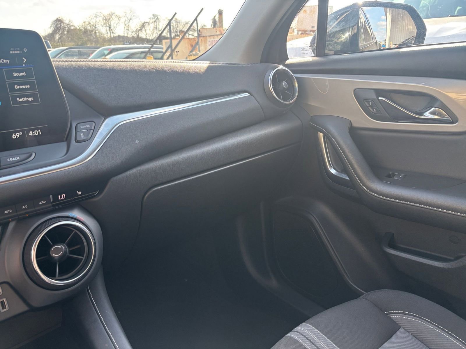 Used 2025 Chevrolet Blazer LT image 36