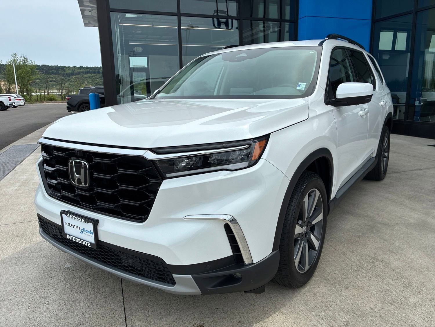 Used 2025 Honda Pilot Elite image 1