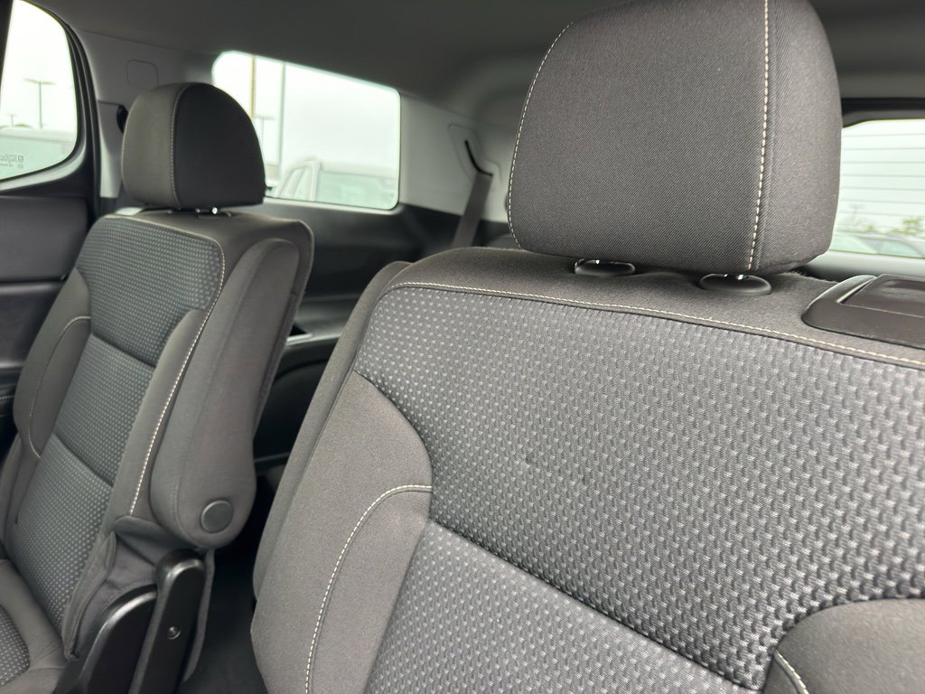 Used 2023 GMC Acadia SLE w/ Driver Convenience Package image 34