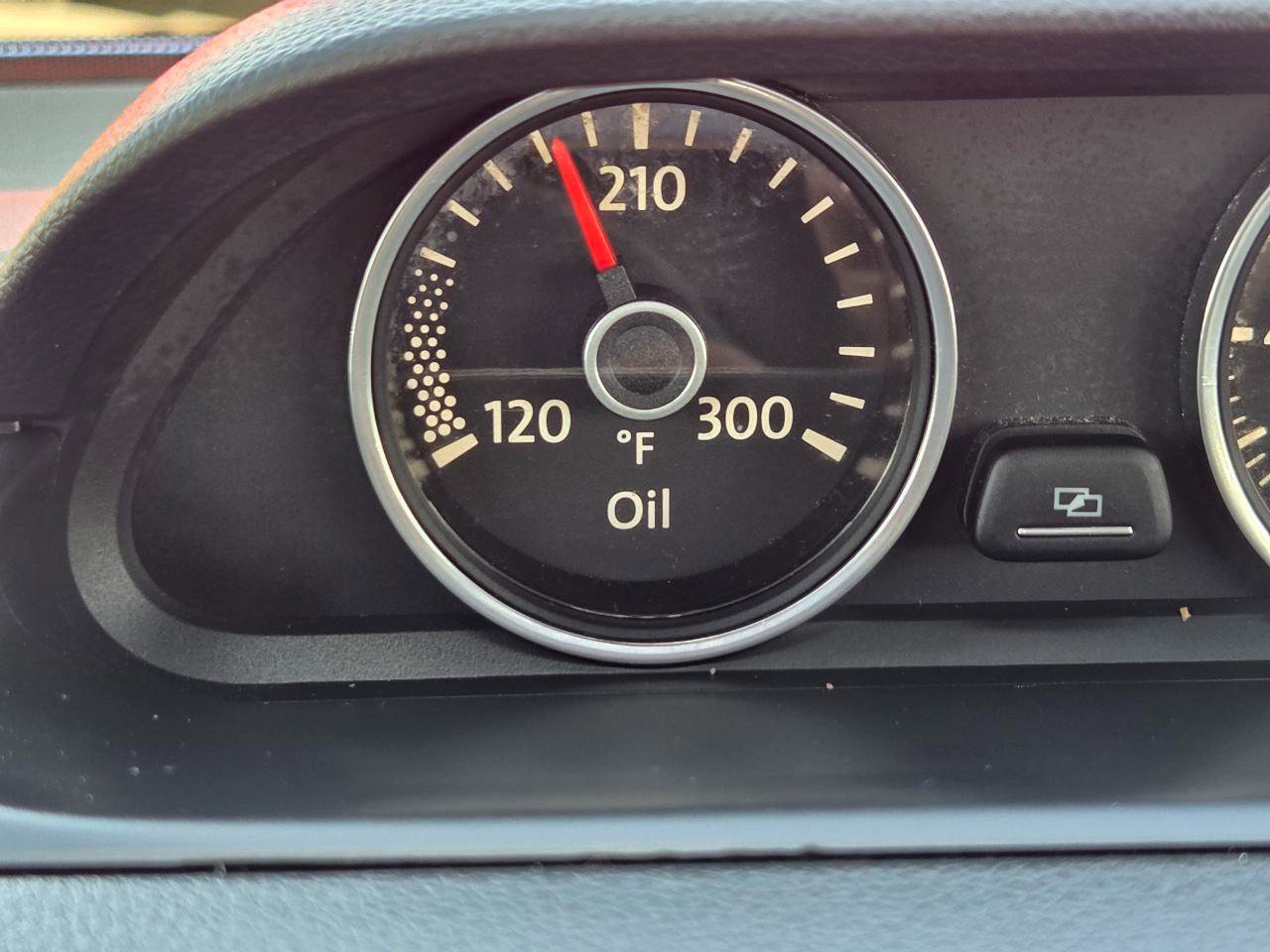 Used 2012 Volkswagen Beetle 2.0T image 24