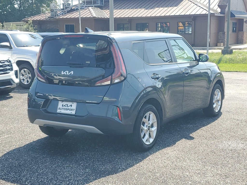 Used 2024 Kia Soul LX w/ Option Group 015 FWD image 4