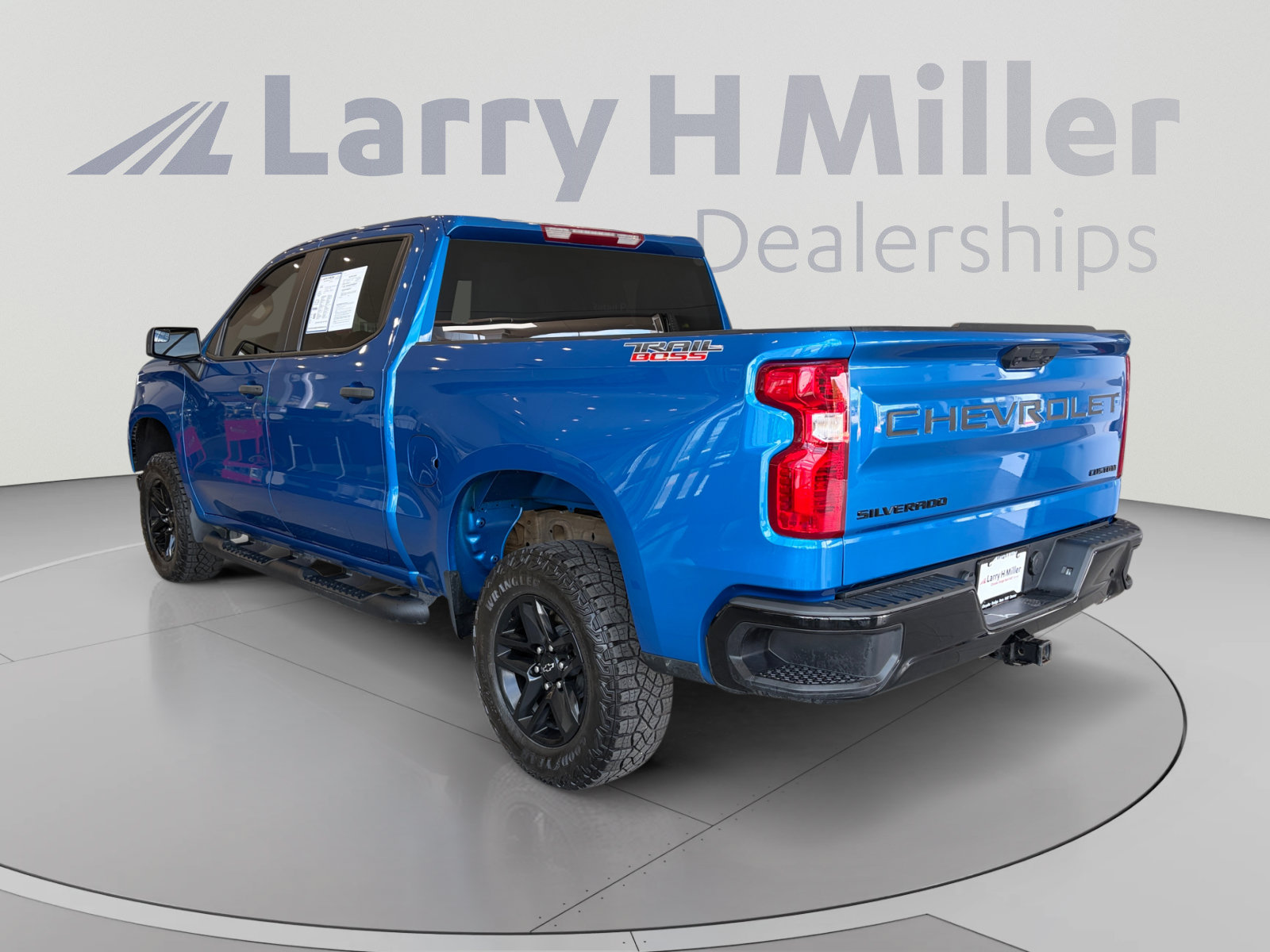 Used 2024 Chevrolet Silverado 1500 Custom Trail Boss w/ LPO, Dark Essentials Package AWD/4WD image 3