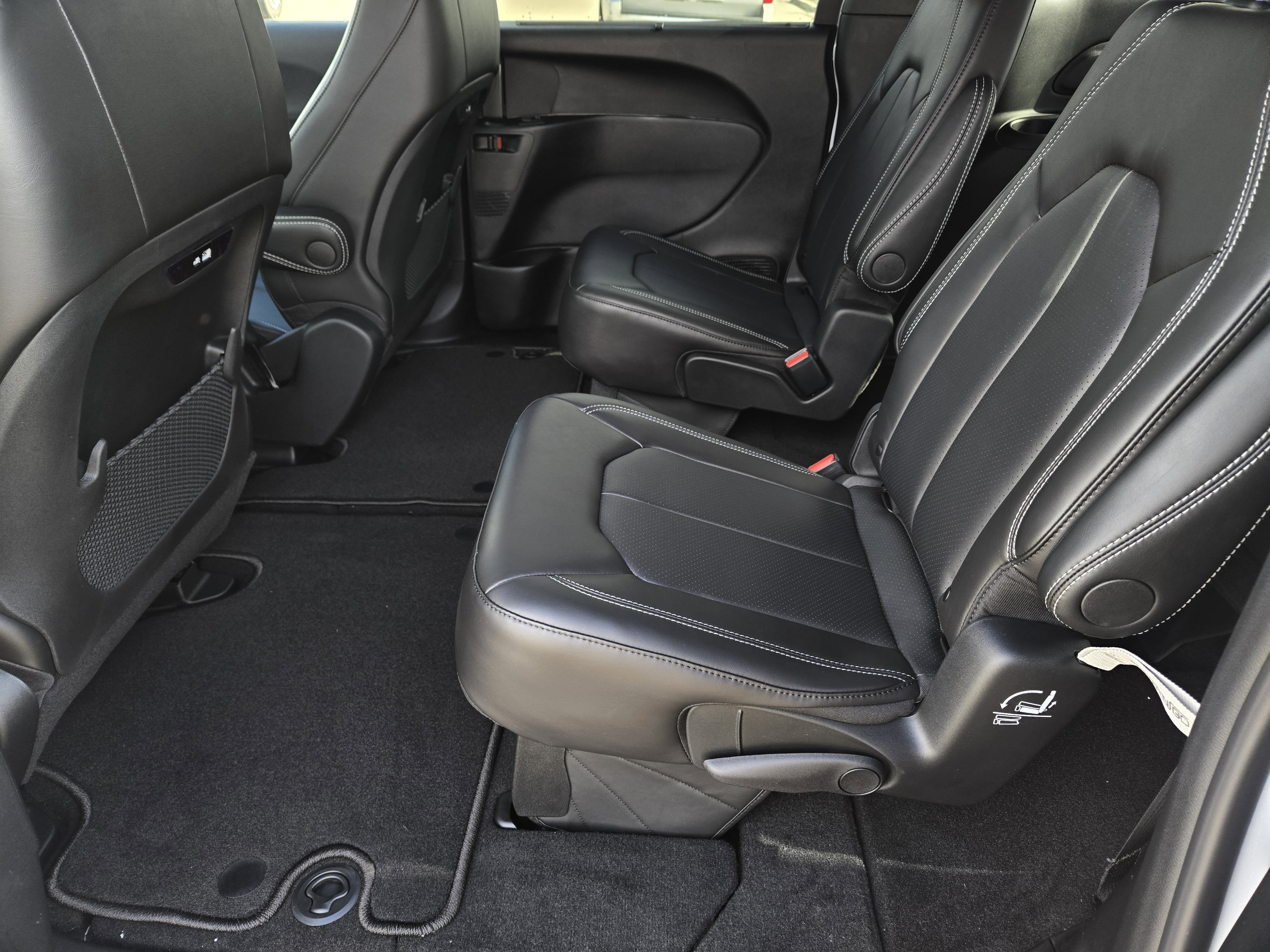 New 2026 Chrysler Pacifica Select w/ S Appearance Package image 14