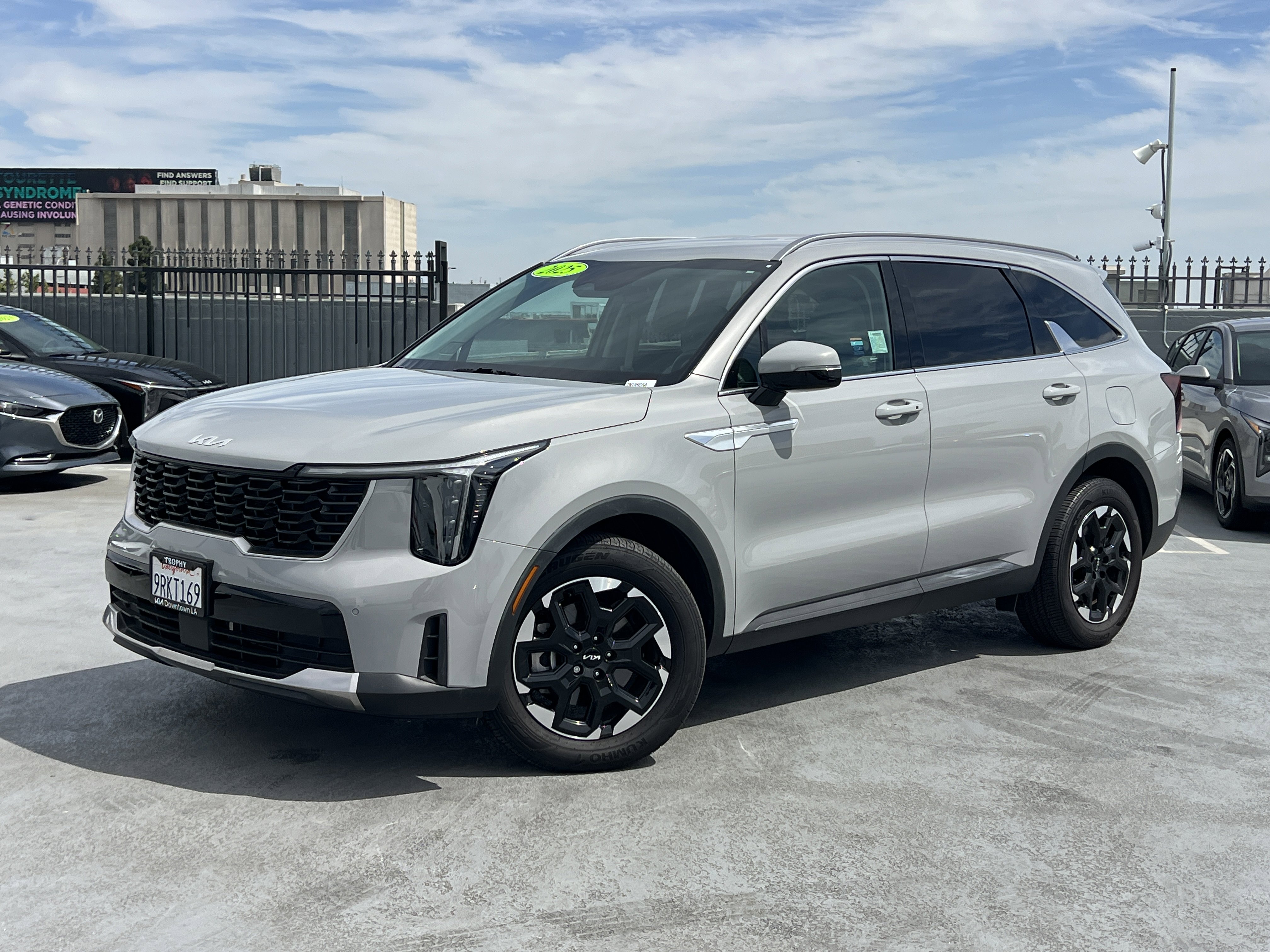 Certified 2025 Kia Sorento S image 2
