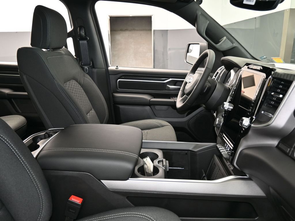 Used 2025 RAM 1500 Big Horn AWD/4WD image 38