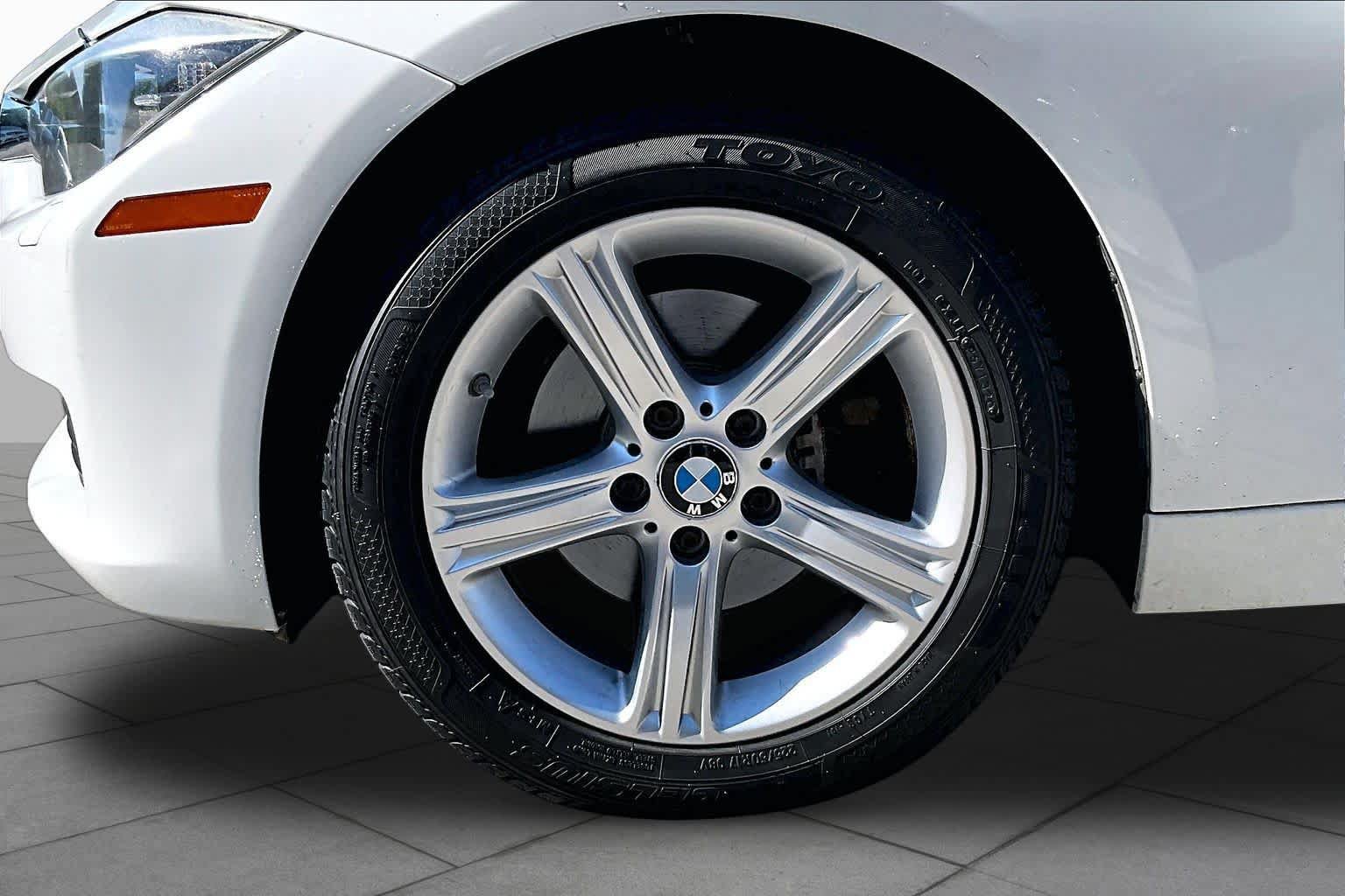 Used 2013 BMW 328i xDrive Sedan AWD/4WD image 11