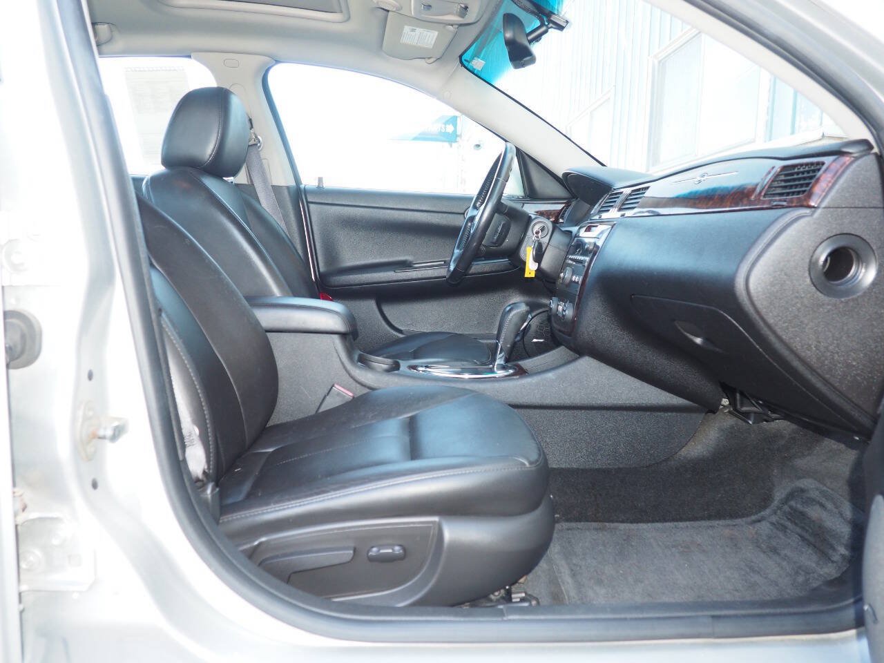 Used 2013 Chevrolet Impala LTZ FWD image 10