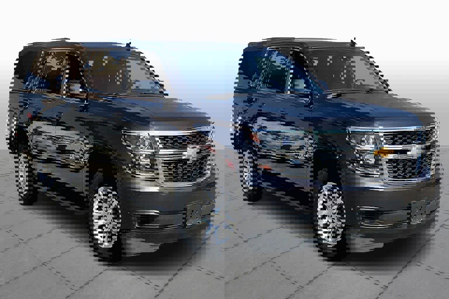 Used 2016 Chevrolet Suburban LT image 2