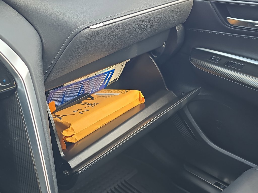 Certified 2023 Toyota Venza XLE image 31