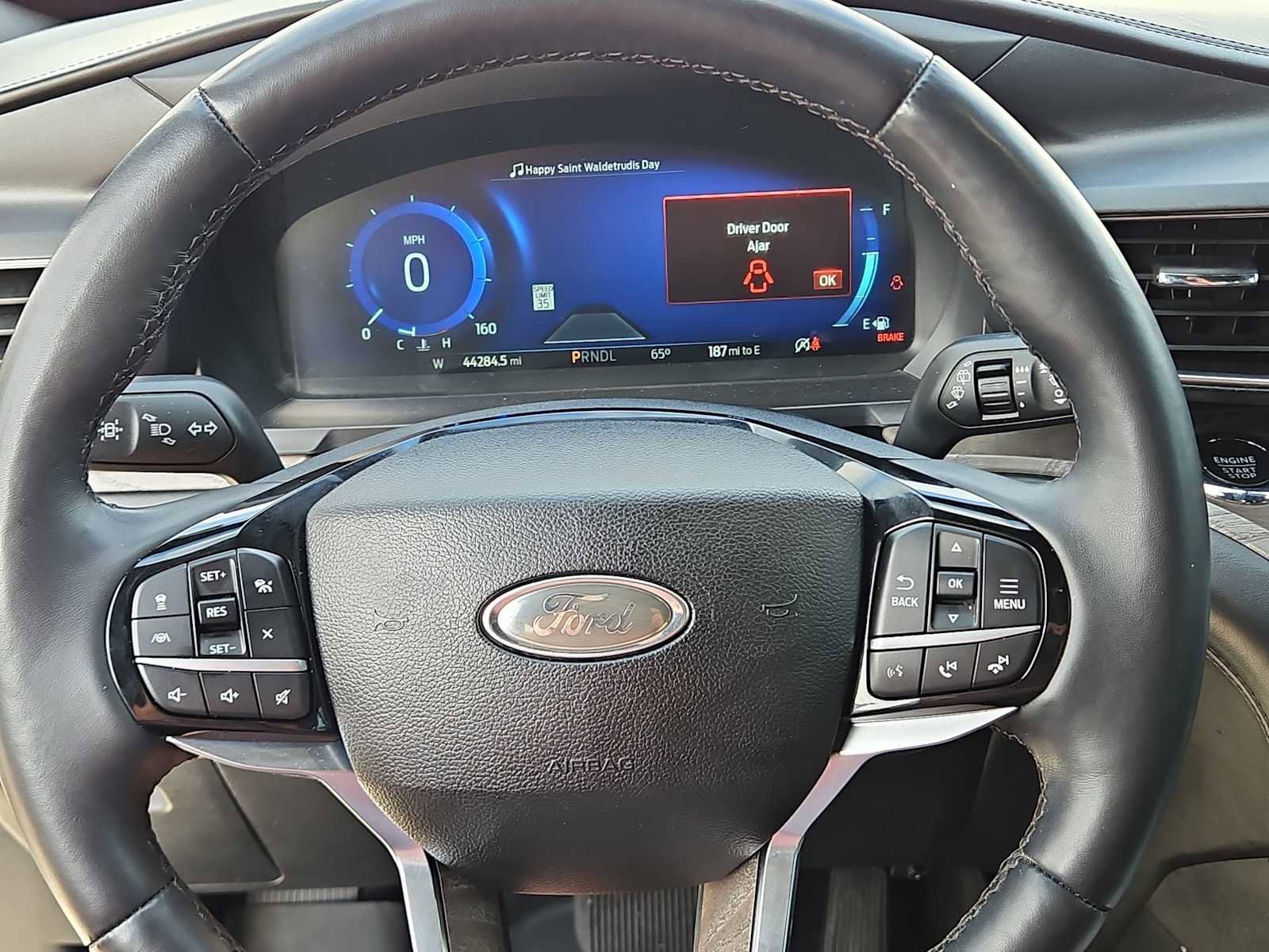 Used 2022 Ford Explorer Platinum w/ Equipment Group 601A AWD/4WD image 19