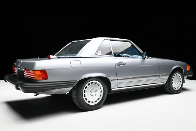 Used 1987 Mercedes-Benz 560 SL image 4