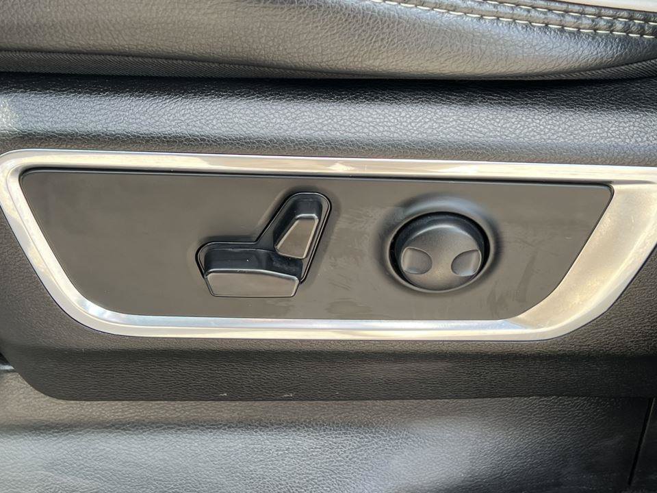 Used 2025 RAM 1500 Laramie AWD/4WD image 11