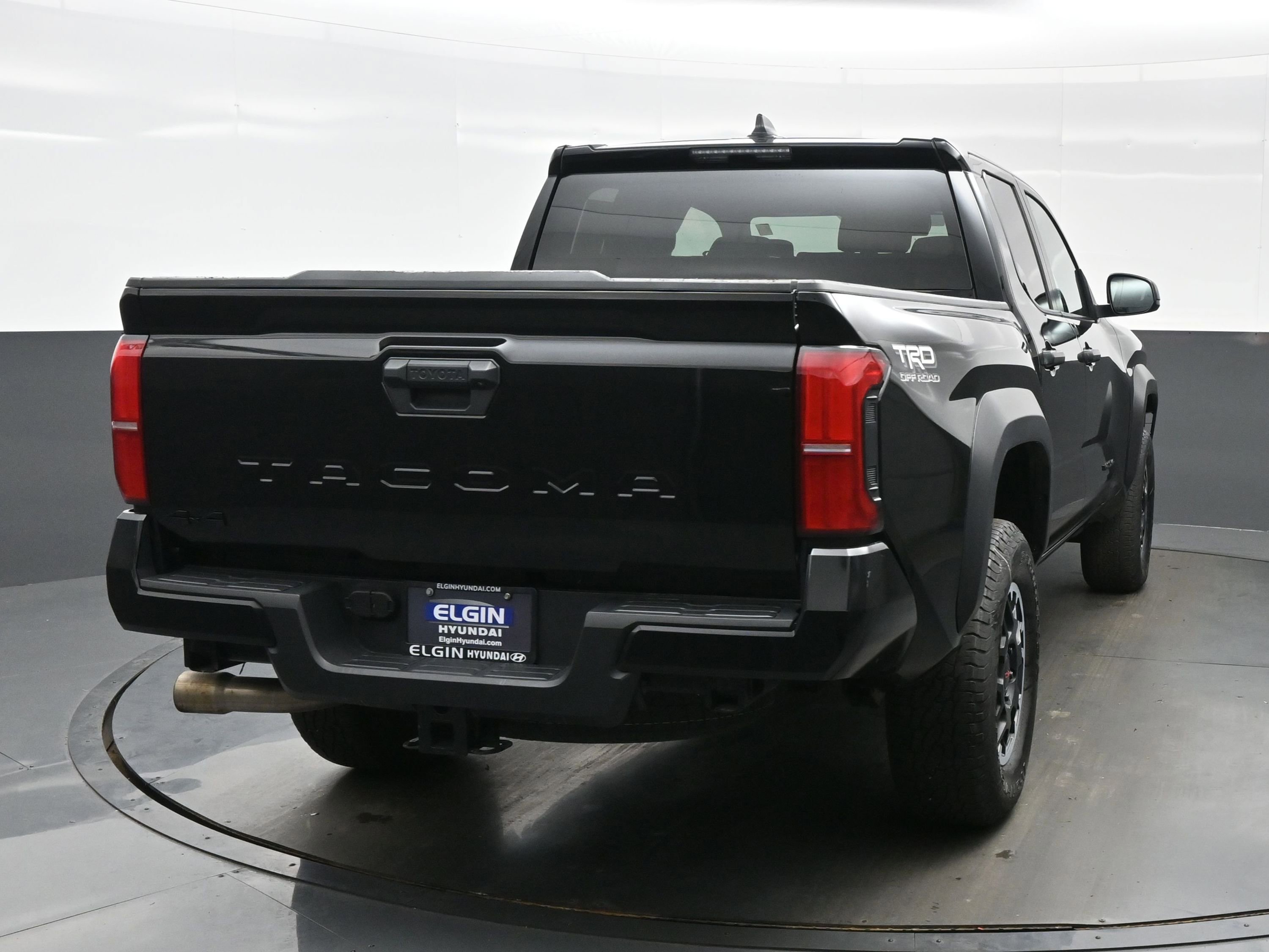 Used 2024 Toyota Tacoma TRD Off-Road AWD/4WD image 5