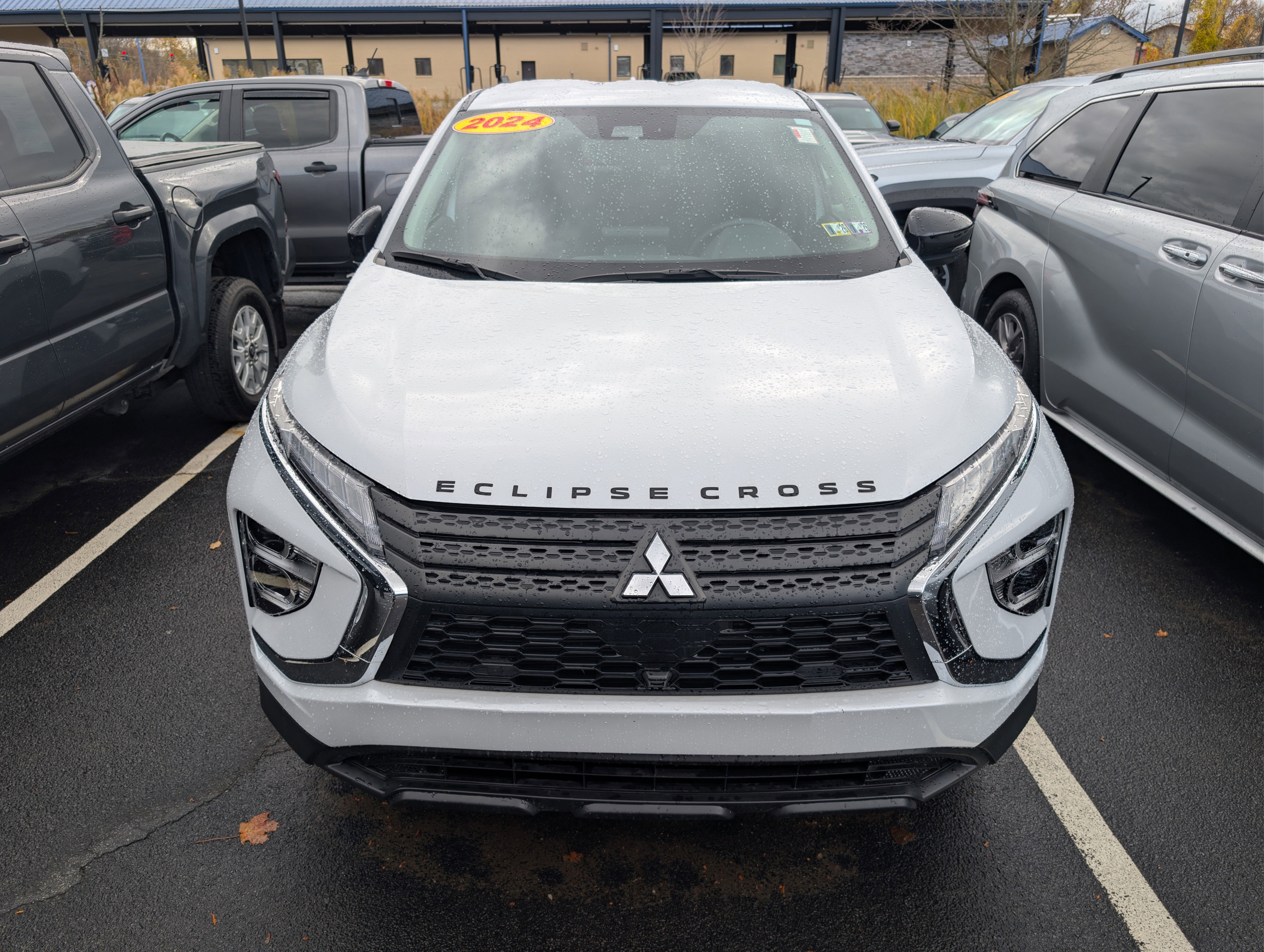 Used 2024 Mitsubishi Eclipse Cross LE image 2