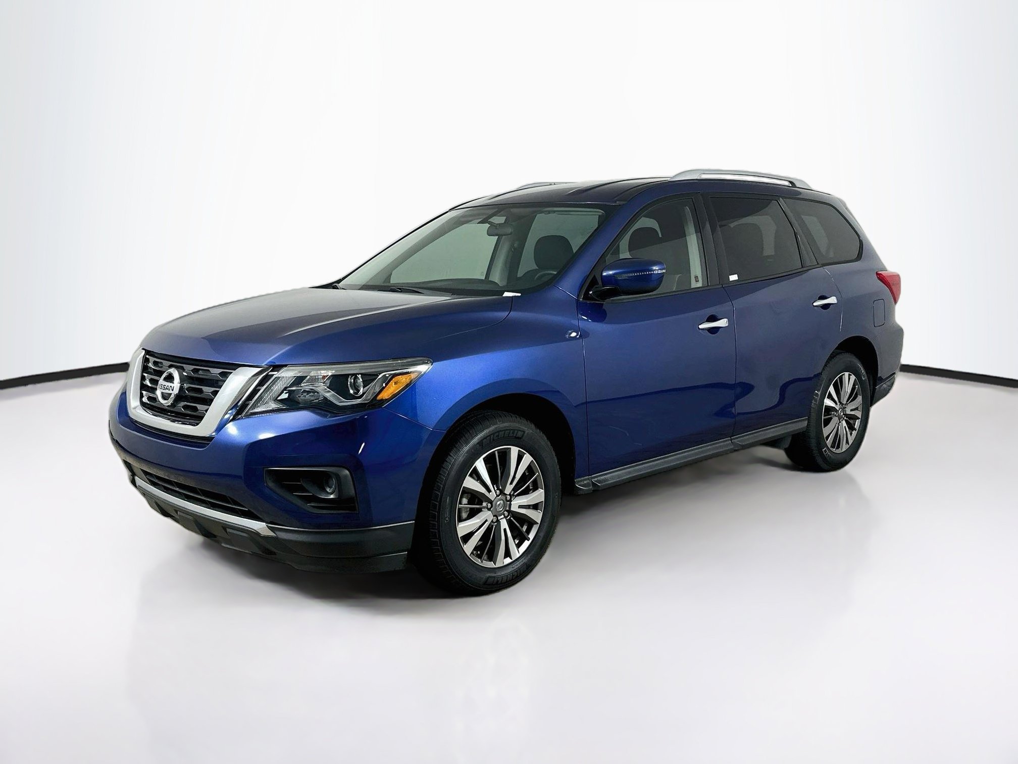 Used 2018 Nissan Pathfinder S FWD image 3