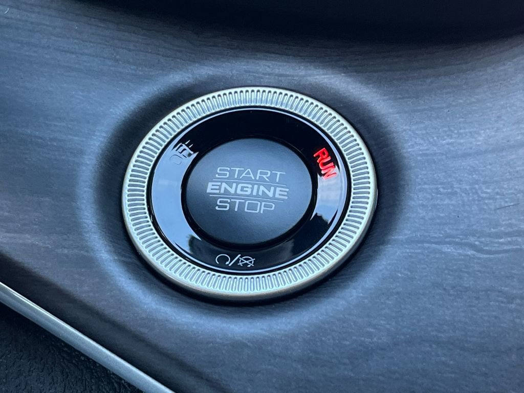 New 2025 Jeep Grand Cherokee Limited w/ Trailer Tow Package image 9