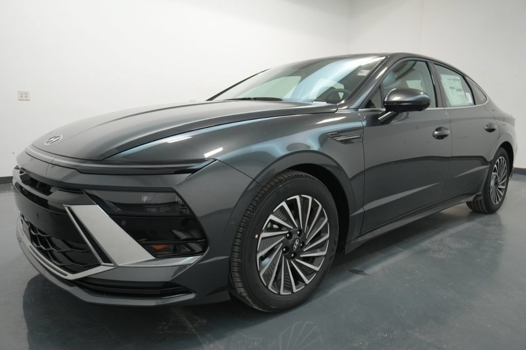 New 2025 Hyundai Sonata Limited FWD image 15