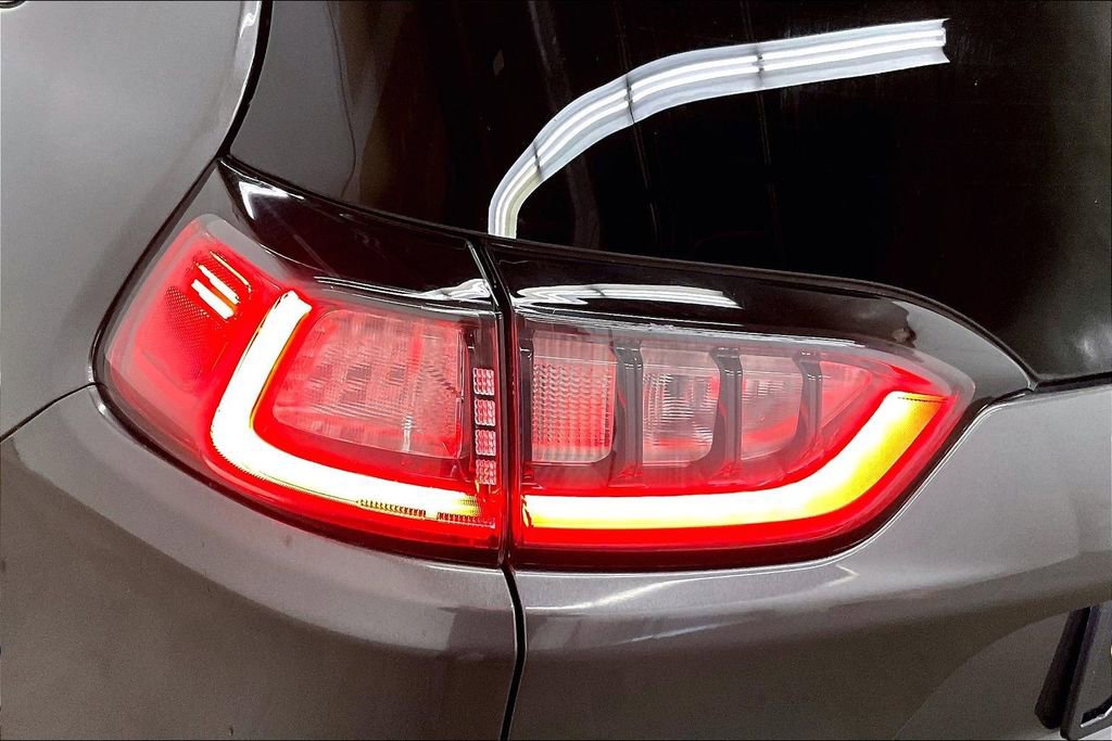 Used 2019 Jeep Cherokee Limited AWD/4WD image 23