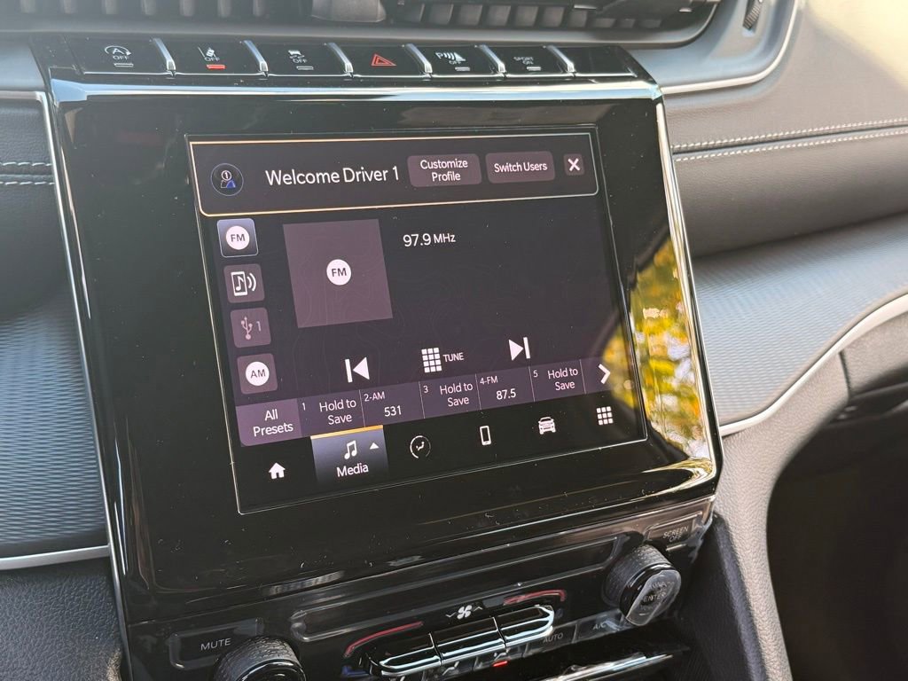 New 2026 Jeep Grand Cherokee L Laredo image 13