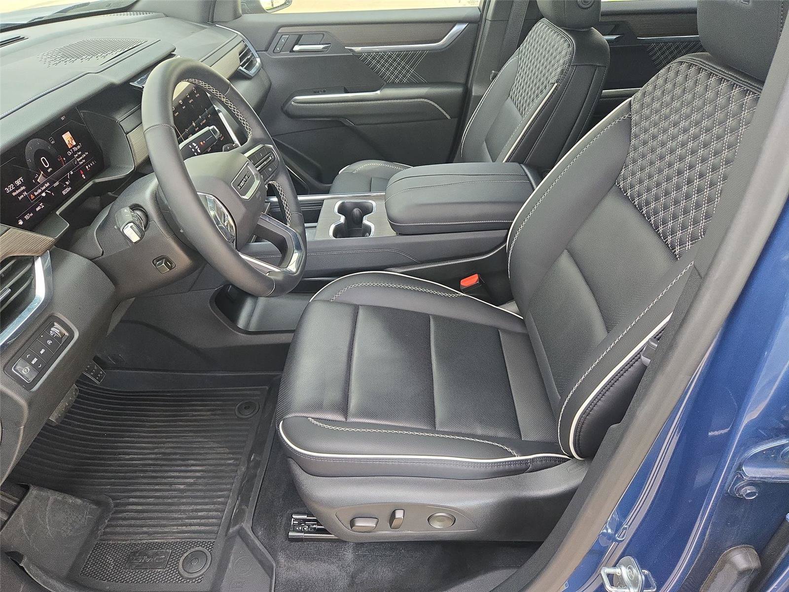 Used 2025 GMC Acadia Denali w/ LPO, Floor Liner Package AWD/4WD image 27