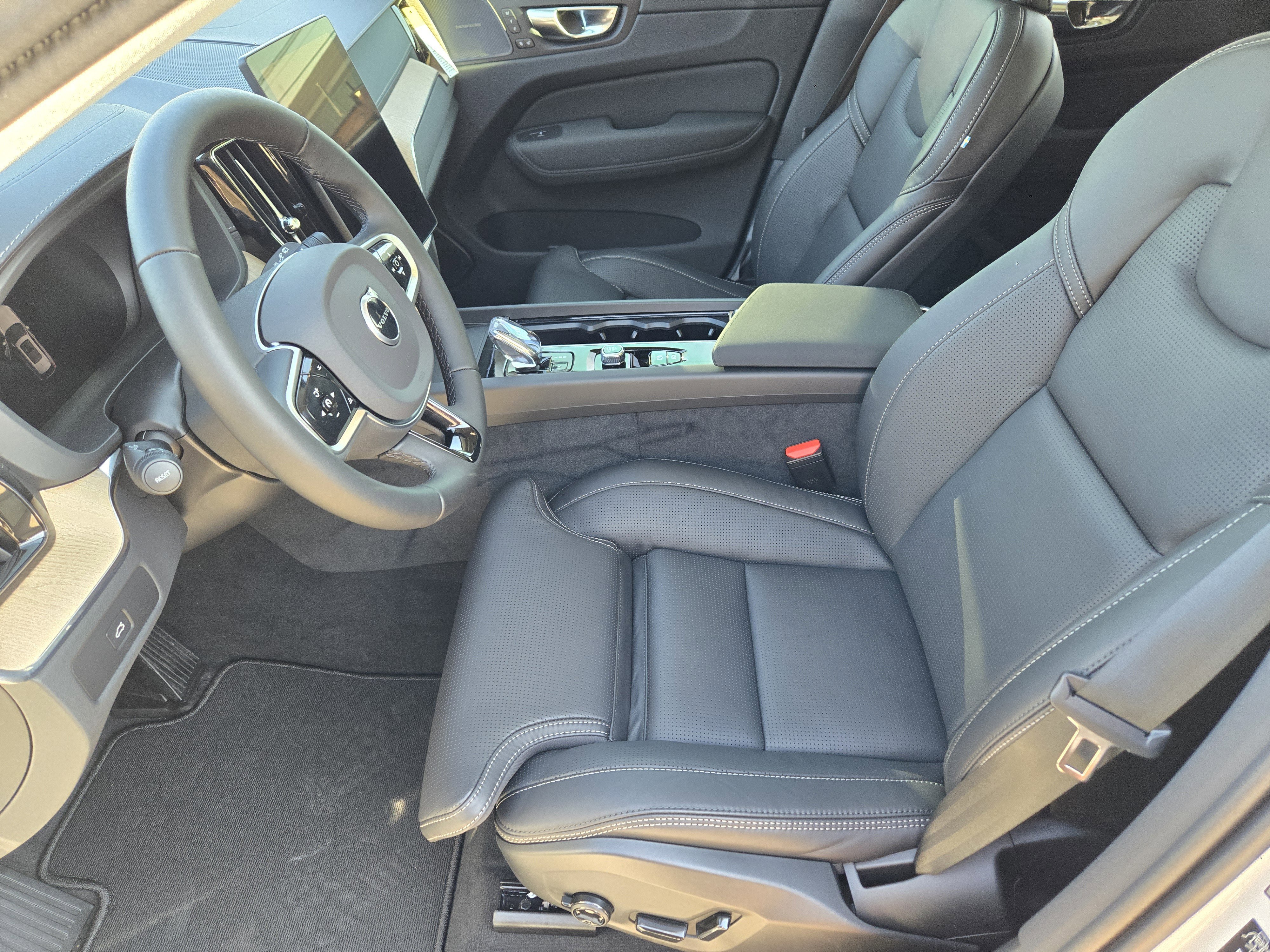 Used 2026 Volvo XC60 B5 Ultra w/ Protection Package Premier AWD/4WD image 16