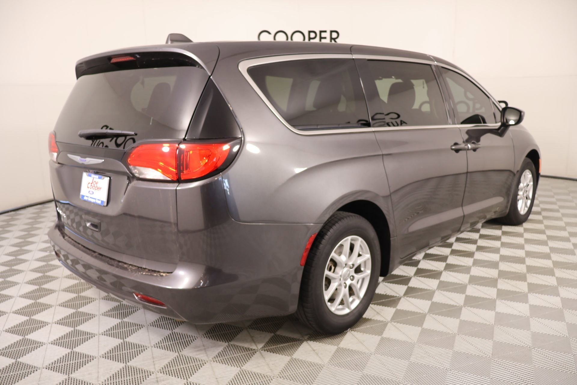 Used 2020 Chrysler Voyager LX image 20