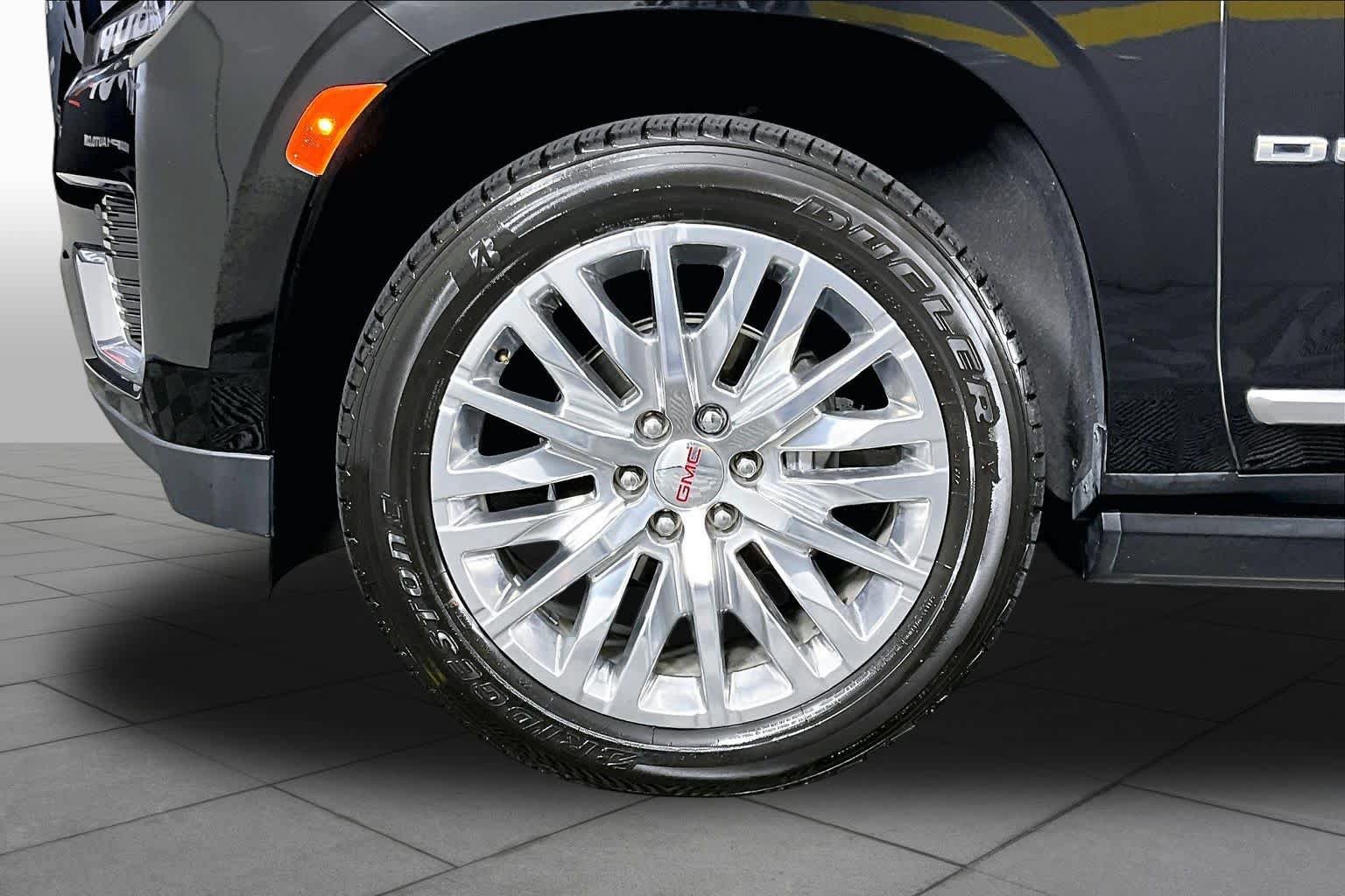 Used 2023 GMC Yukon Denali RWD image 11