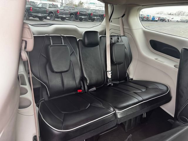 Certified 2023 Chrysler Pacifica Limited image 17