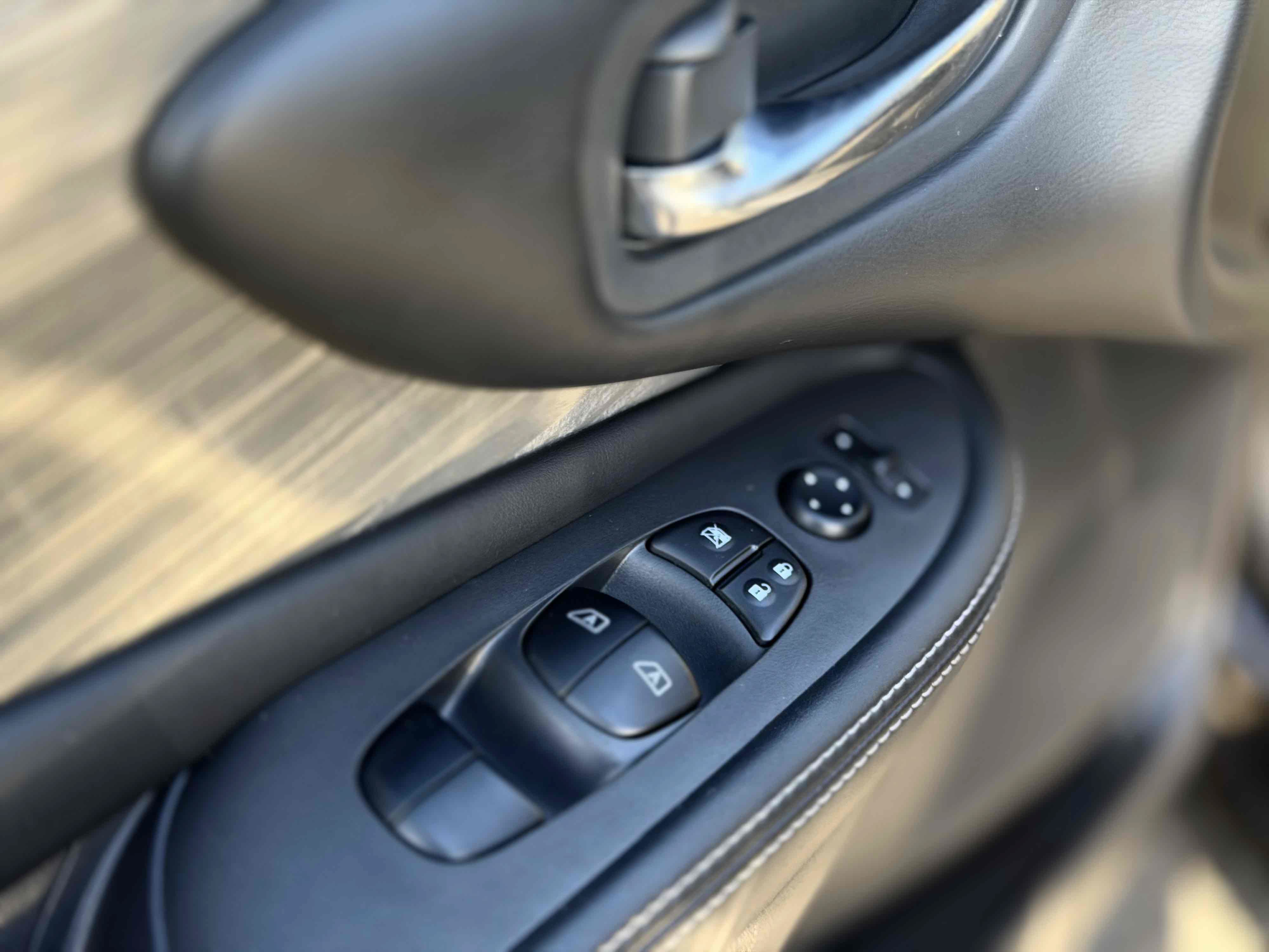 Used 2017 Nissan Murano SV w/ Cargo Package FWD image 17