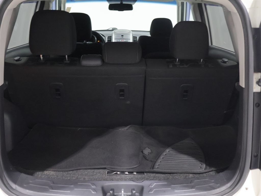 Used 2013 Kia Soul + FWD image 4
