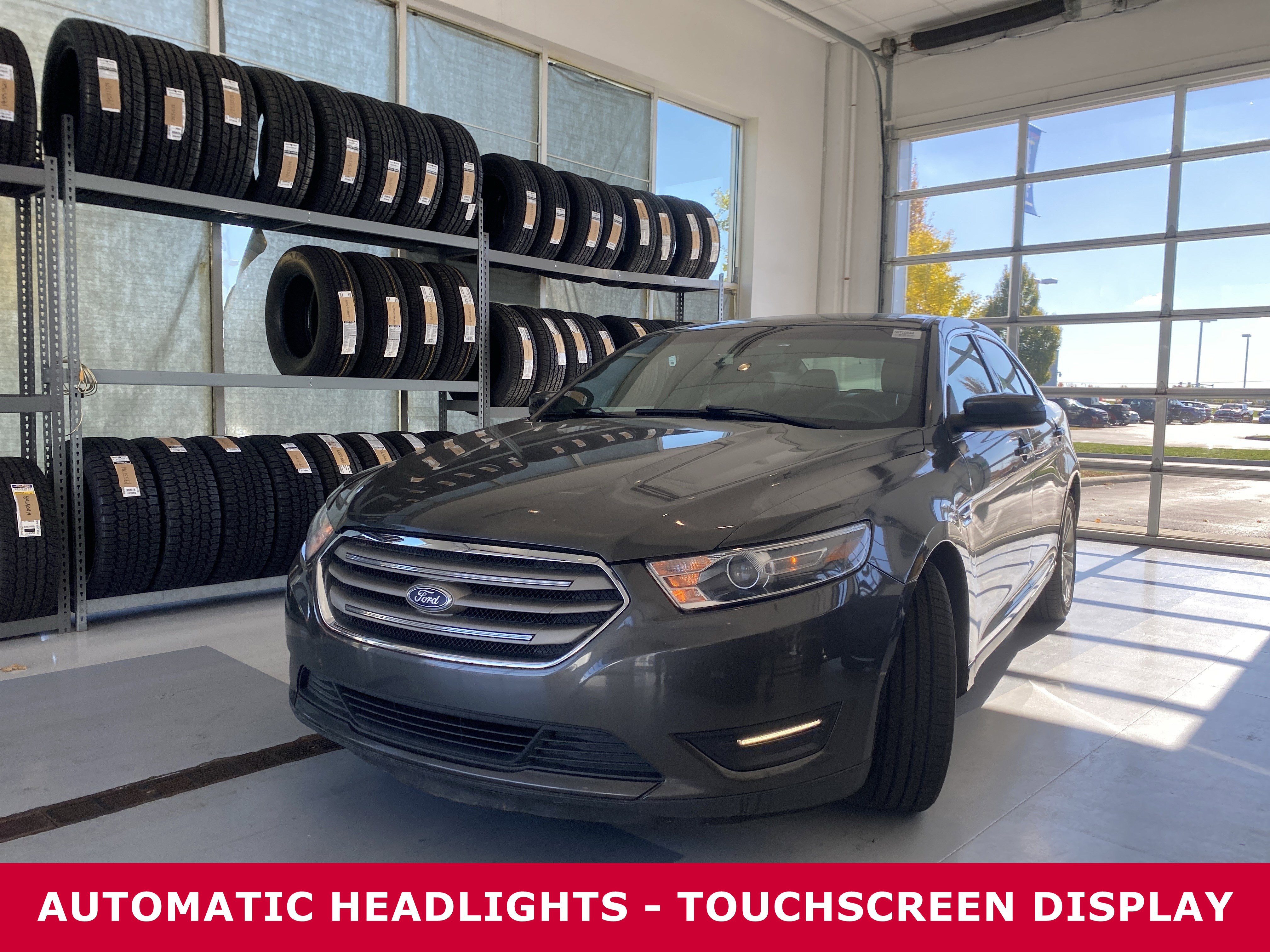 Used 2018 Ford Taurus SEL image 2