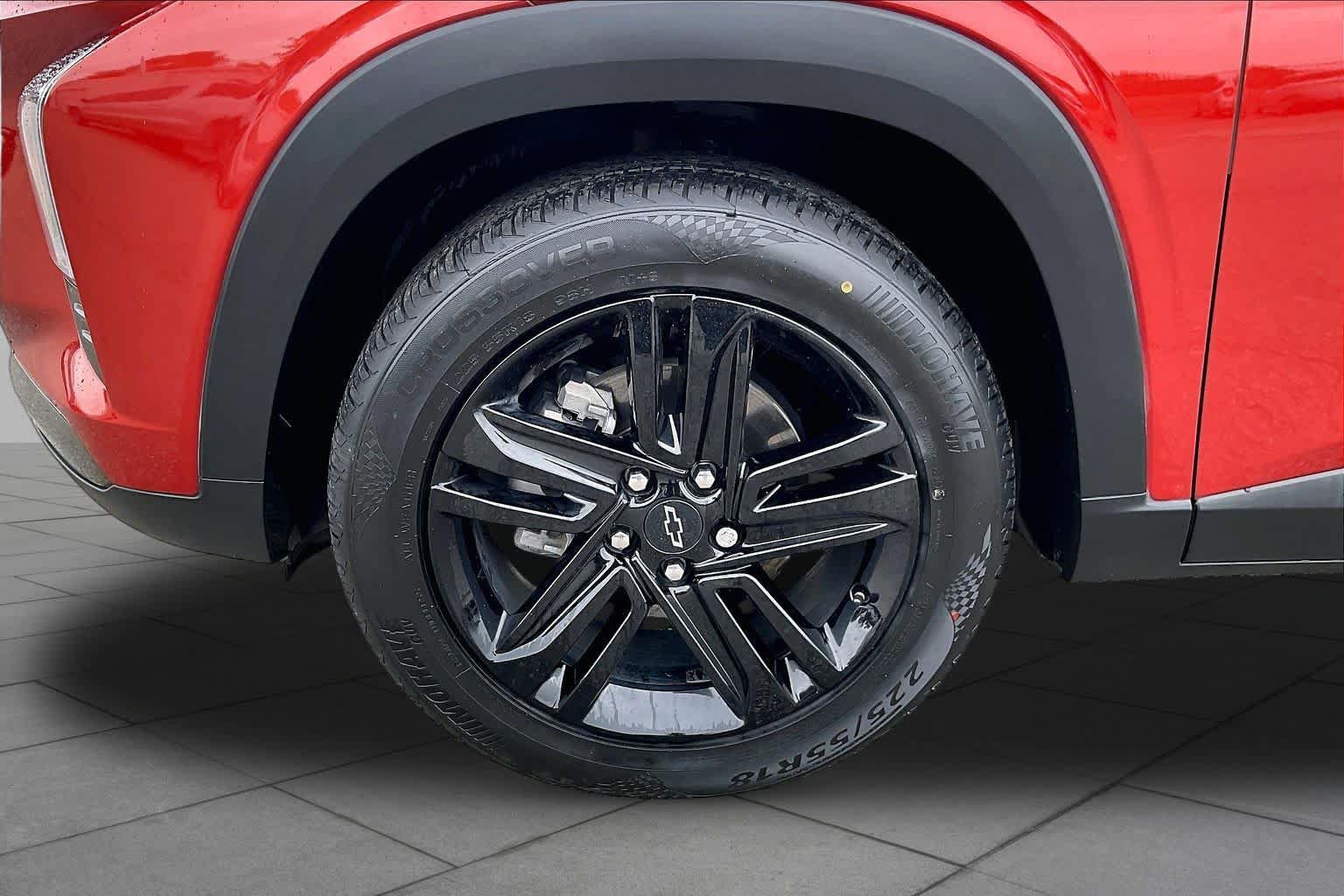 Used 2024 Chevrolet Trax ACTIV w/ Sunroof Package FWD image 11
