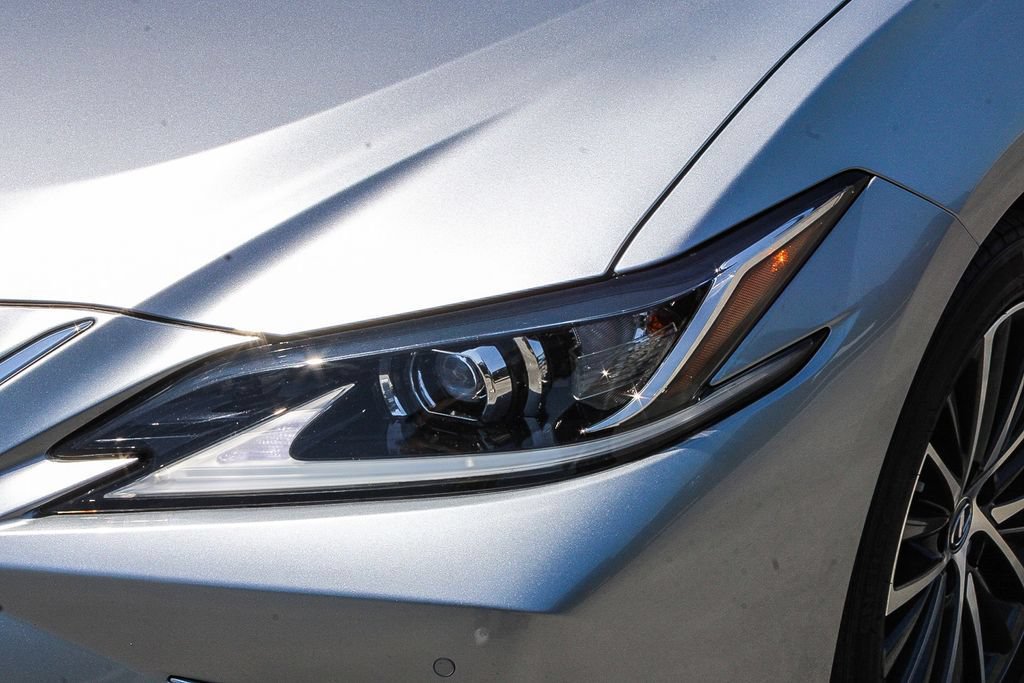 Used 2025 Lexus ES 300h w/ Premium Package FWD image 5