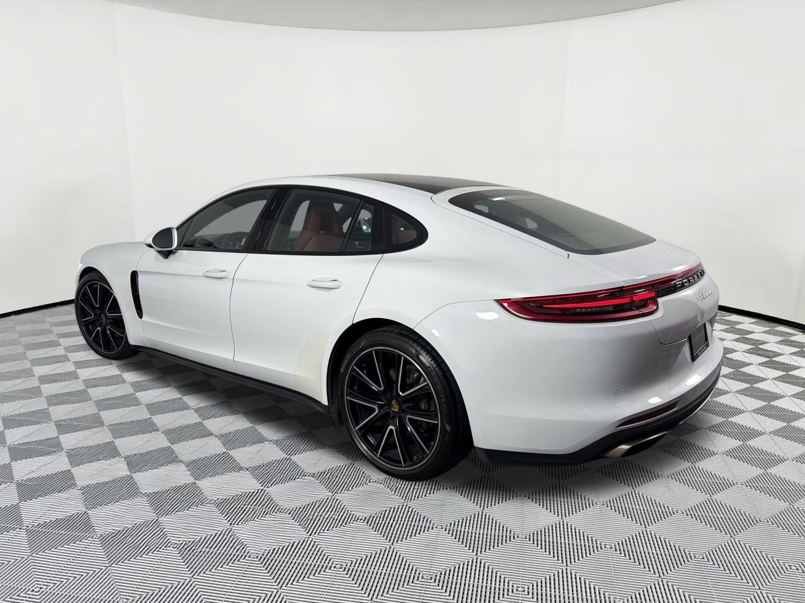 Certified 2019 Porsche Panamera image 3