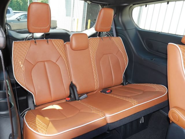 Used 2025 Chrysler Pacifica Pinnacle FWD image 27