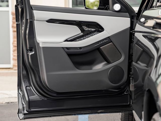 New 2026 Land Rover Range Rover Evoque Dynamic SE image 12