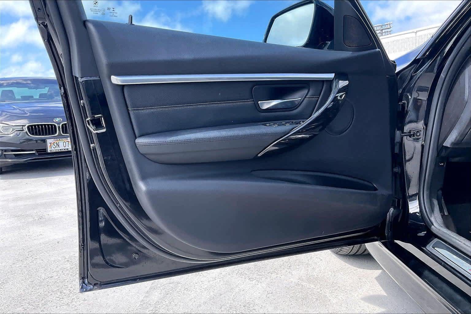 Used 2017 BMW 330i xDrive Sedan AWD/4WD image 27