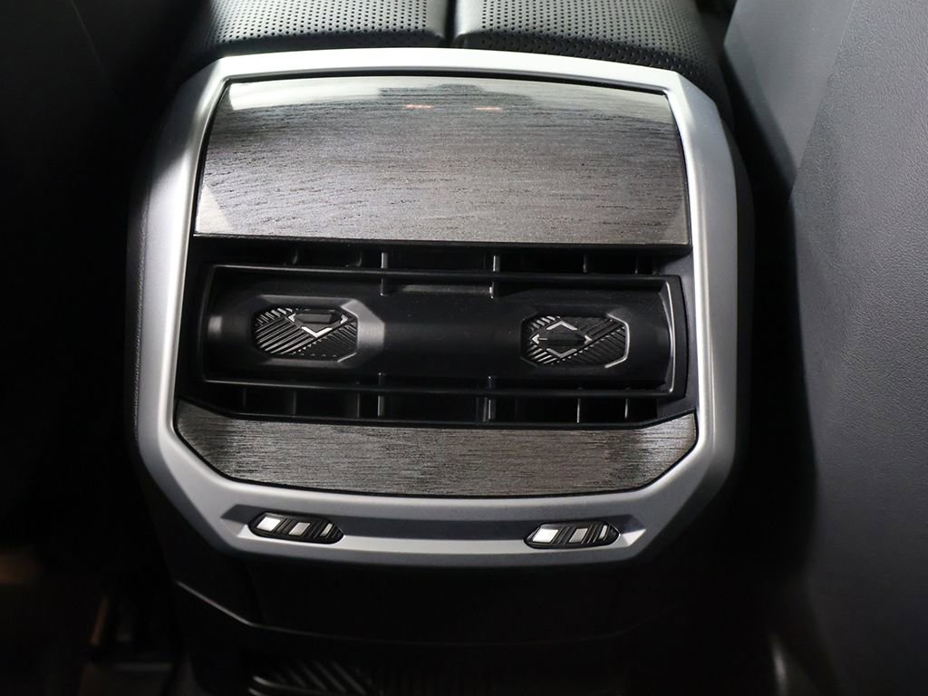 Used 2023 BMW 760i xDrive w/ Luxury Rear Seating Package AWD/4WD image 62